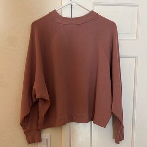 Vuori long sleeve, crew neck, Halo Sweatshirt in Rosewood